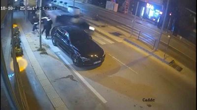 Yalova’da kontrolden çıkan otomobil, park halindeki araca çarptı. Kaza anında