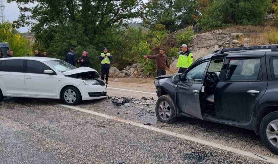 Otomobillerin çarpıştığı kazada 2 kişi yaralandı Bilecik’te 2 otomobilin çarpışması sonucu meydana gelen trafik kazasında 2