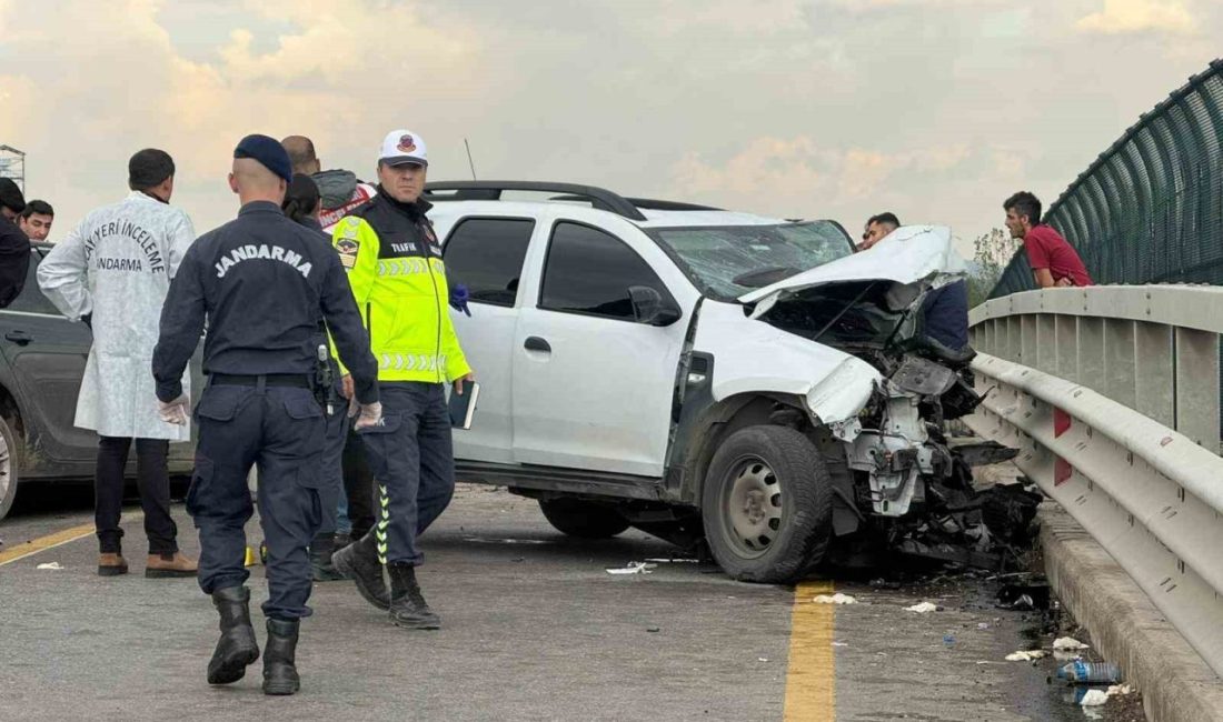 Otoyol üzerindeki köprüde feci kaza: Göreve giden 2 jandarma şehit oldu Sakarya’nın Akyazı ilçesinde otoyol üzerindeki köprüde sivil jandarma aracı ile