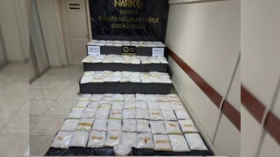 Anadolu Otoyolu’nun Sakarya geçişinde polis ekiplerince gerçekleştirilen operasyonda, cipin bagajına