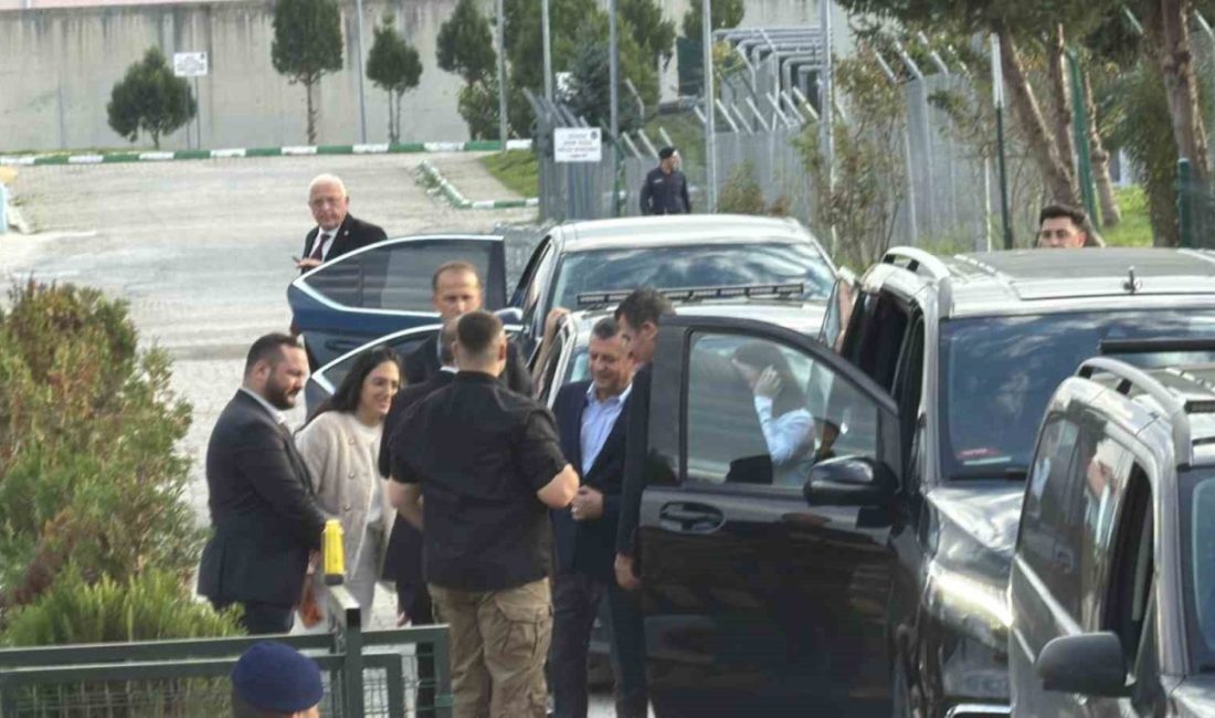 Özgür Özel, Düzce’de tutuklu bulunan Pınar Türker’i ziyaret etti Cumhuriyet Halk Partisi (CHP) Genel Başkanı Özgür Özel, Düzce’deki cezaevinde