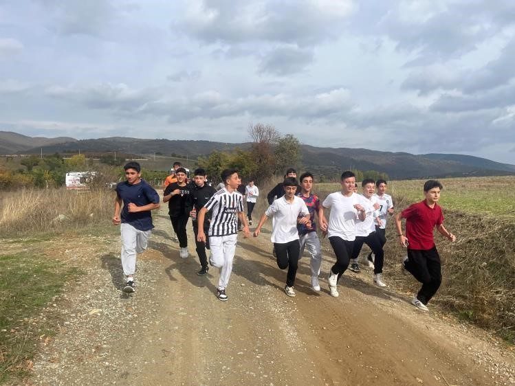 Cumhuriyetin 102’inci yılı kutlamaları kapsamında, Pazaryeri’nde düzenlenen Cumhuriyet Kupası Atletizm