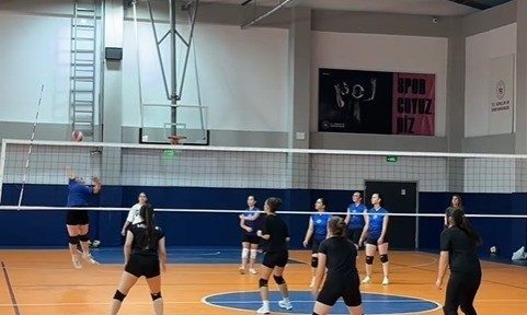 Pazaryeri’nde Cumhuriyet Kupası voleybol heyecanı Bilecik’in Pazaryeri ilçesinde 29 Ekim Cumhuriyet Bayramı etkinlikleri kapsamında düzenlenen