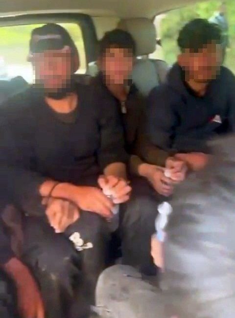 Polisten göçmen kaçakçılığı operasyonu: 3 organizatör ve 9 düzensiz göçmen yakalandı Sakarya’da polis ekipleri tarafından yapılan göçmen kaçakçılığı operasyonunda 3 organizatör