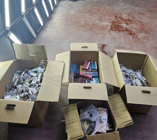 Polisten kaçakçılık operasyonu: 2 gözaltı Sakarya’nın Serdivan, Arifiye ve Adapazarı ilçelerinde polis ekipleri tarafından yapılan