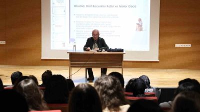 24 olmasını gerektiğini ve haftalık olarak 150-200 kelimelik okuma ve