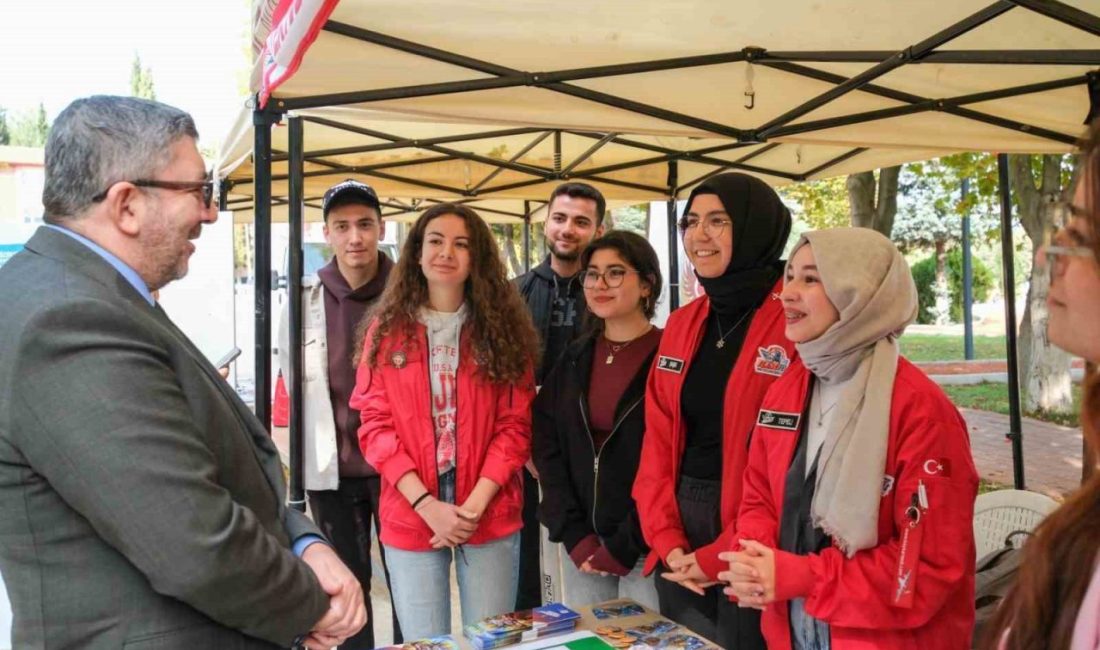 Rektör Kaplancıklı öğrencilerle kampüste buluştu Bilecik Şeyh Edebali Üniversitesi Rektörü Prof. Dr. Zafer Asım Kaplancıklı,