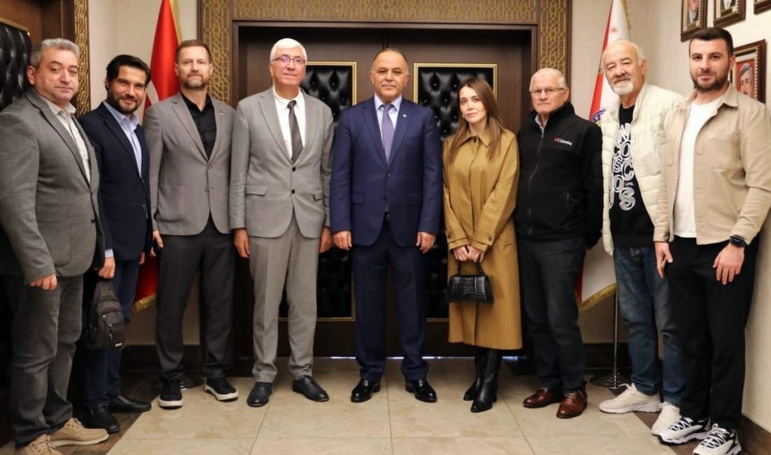 Sakarya İl Emniyet Müdürü Mehmet Ömür Saka: “Polis vatandaş el ele, Sakarya’da daha da huzurlu günlere” Sakarya İl Emniyet Müdürü Mehmet Ömür Saka, gazetecilerin yaptığı ziyarette