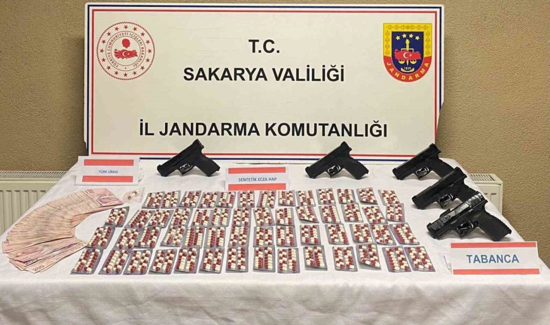 Sakarya’da 773 sentetik ecza ele geçirildi Sakarya’da jandarma ekiplerince gerçekleştirilen operasyonda 773 sentetik ecza hap ele