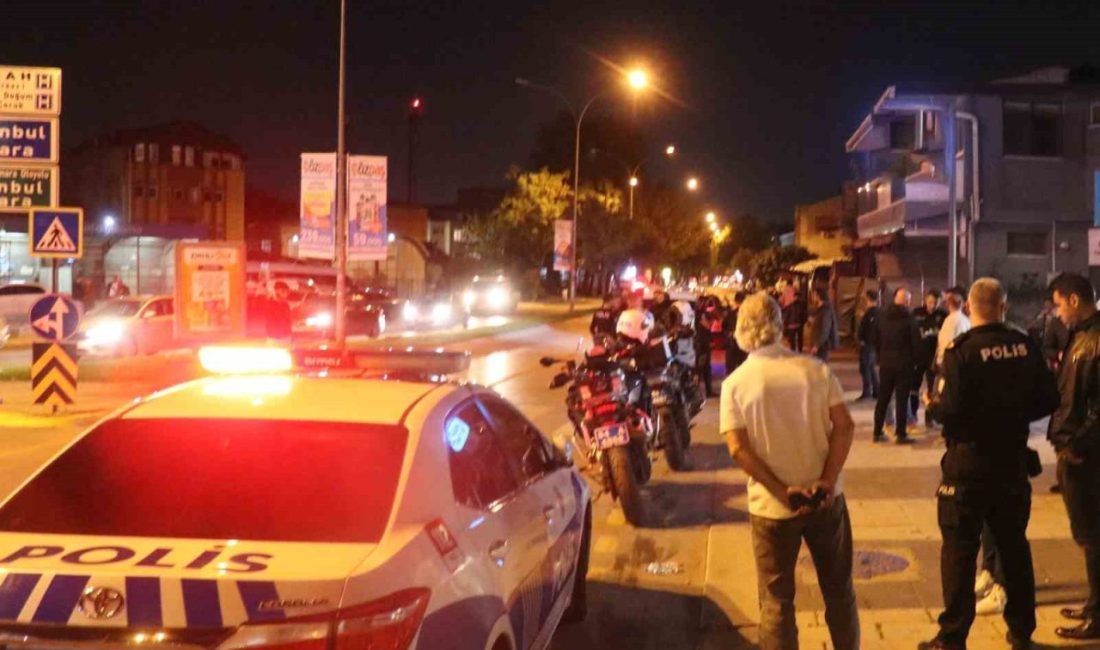 Sakarya’da iki grup arasındaki kavga polisin müdahalesiyle son buldu Sakarya’nın Adapazarı ilçesinde iki grup arasında çıkan kavga, polis ekiplerinin