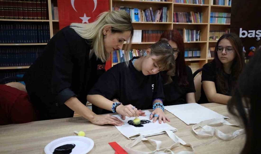 SAMEK’ten anlamlı etkinlik: Sakarya Anadolu Lisesi’nde 29 Ekim coşkusu Sakarya Büyükşehir Belediyesi, Cumhuriyet’in 102. yılını Sakarya Anadolu Lisesi’nde SAMEK