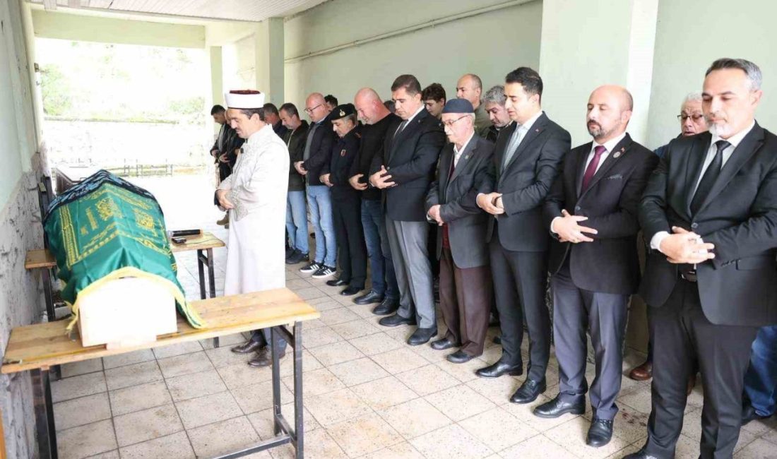 Şehidimizin annesine son görev DÜZCE(İHA) – Hakkari’de 1994 yılında şehit olan Jandarma Onbaşı Şehabettin