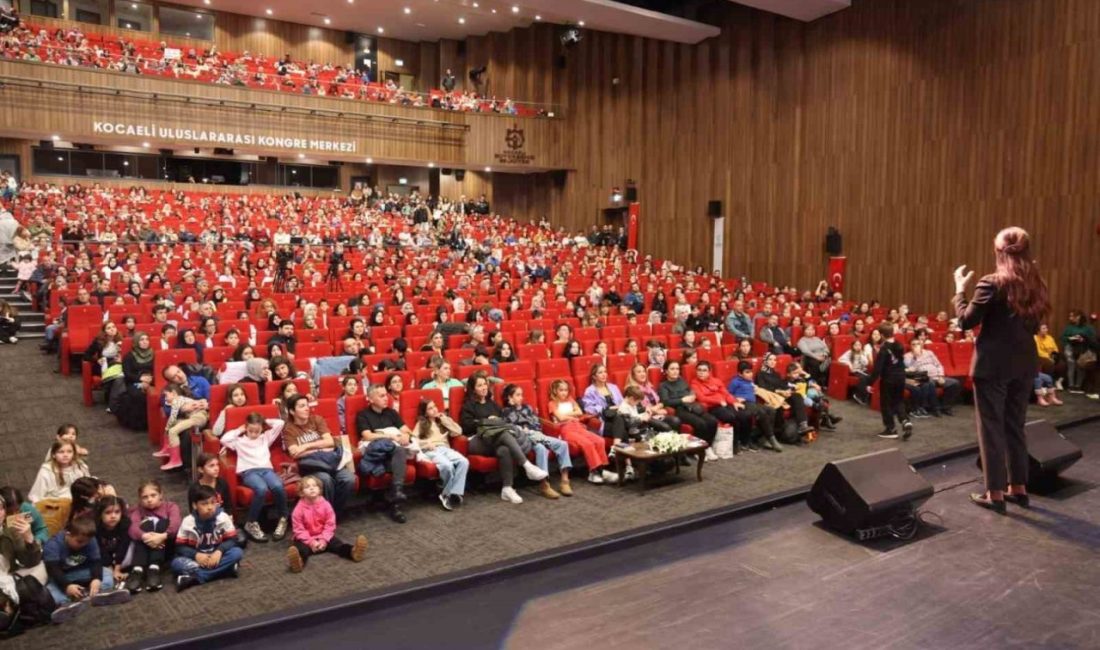 Kocaeli Kitap Fuarı’nda okurlarının yoğun ilgi ve sevgisiyle karşılanan yazar