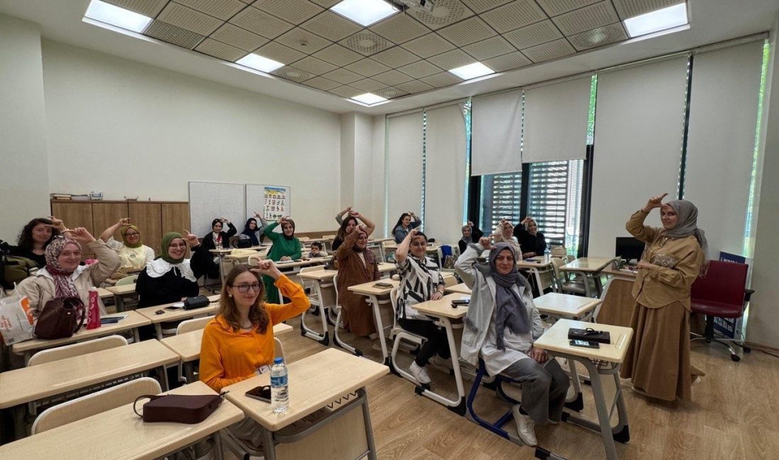 SGM’de işaret dili kurslarına yoğun ilgi Sakarya Büyükşehir Belediyesi, toplumda işitme engelli bireylerle iletişimi güçlendirmek ve