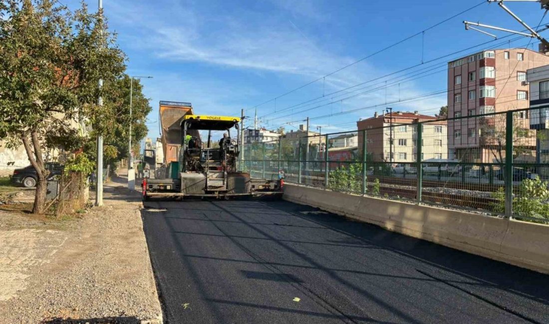 Sokaklar daha konforlu hale geliyor Gebze İstasyon Mahallesi Şehit Abdullah Horoz Caddesi’ne sıfır asfalt serilirken,