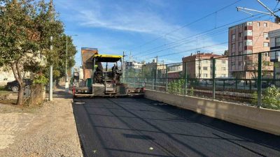 Gebze İstasyon Mahallesi Şehit Abdullah Horoz Caddesi’ne sıfır asfalt serilirken,