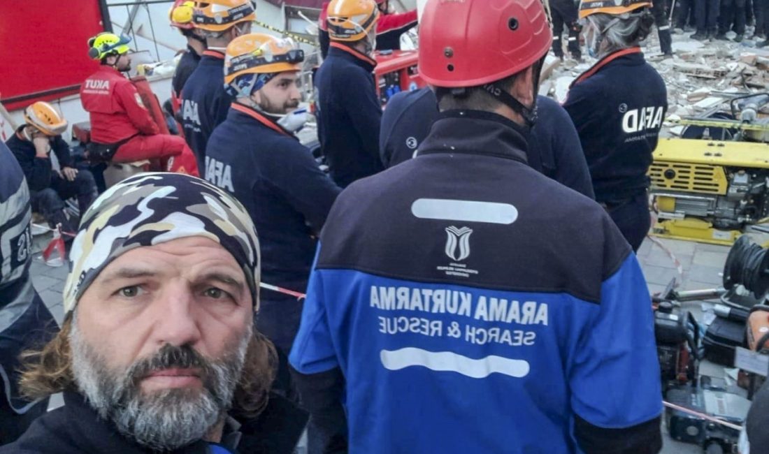 SUBÜ Arama ve Kurtarma Ekibi, Gebze’de yaşanan bina çökmesinin ardından