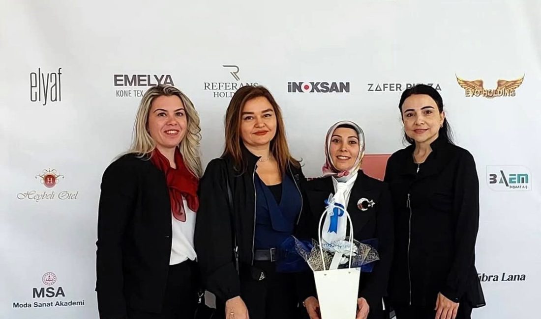 SUBÜ öğrencisi Bursa Fashion Week’te üçüncülük elde etti SUBÜ Ferizli MYO öğrencisi Tuğba Kızılcık, 8’incisi düzenlenen ‘Bursa Fashion