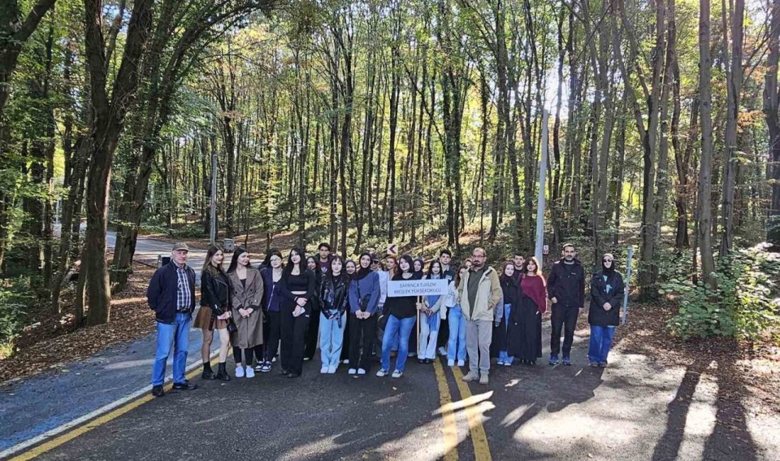 SUBÜ turizm öğrencileri tanıtım gezisinde buluştu Sakarya Büyükşehir Belediyesi tarafından öğrencilere yönelik düzenlenen tanıtım gezileri devam