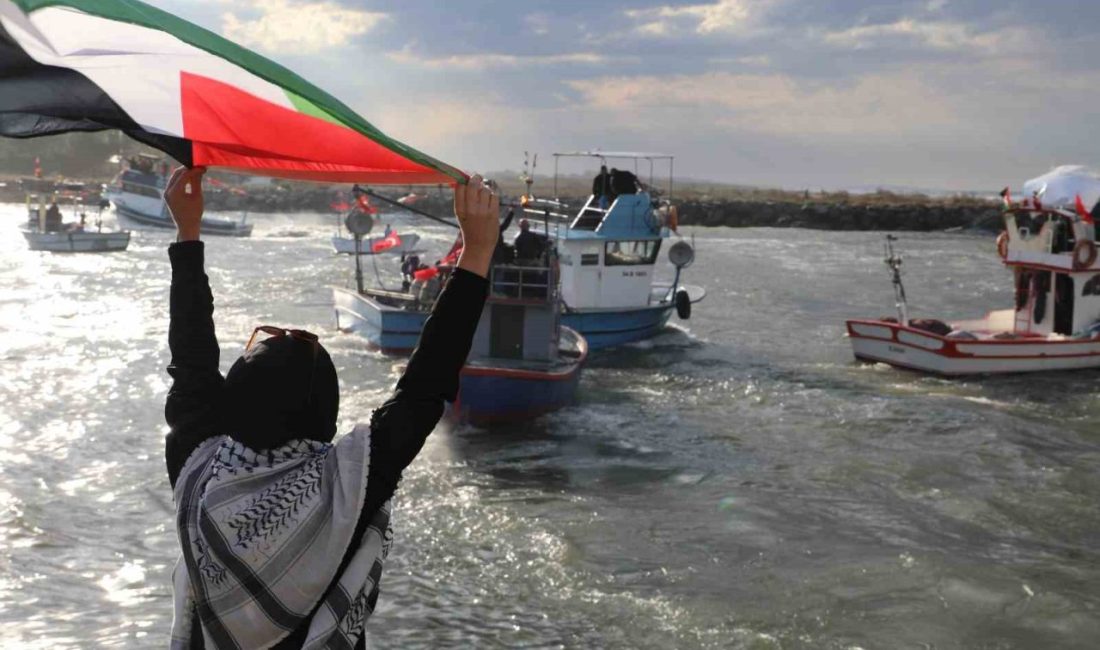 Sumud Filosu’na teknelerle destek verip zulme ‘Dur’ dediler Sakarya’nın Karasu ilçesinde İsrail’in Gazze’de devam eden soykırımları kınanarak, ablukayı