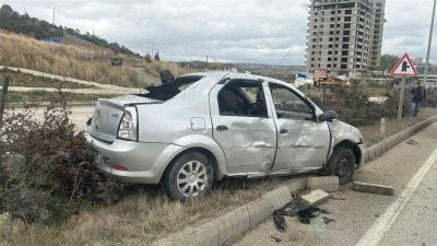 Kastamonu’da sürücüsünün direksiyon hakimiyetini kaybettiği otomobilin takla attığı kazada 2