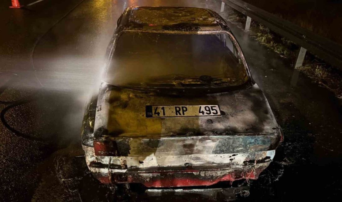 TEM Otoyolu’nun Bolu geçişinde Dörtdivan ilçesinde seyir halindeki otomobil alev