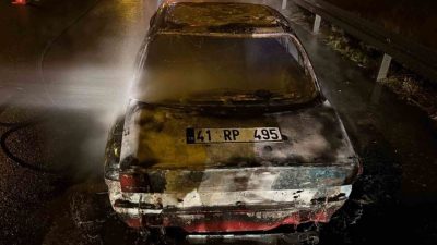 TEM Otoyolu’nun Bolu geçişinde Dörtdivan ilçesinde seyir halindeki otomobil alev