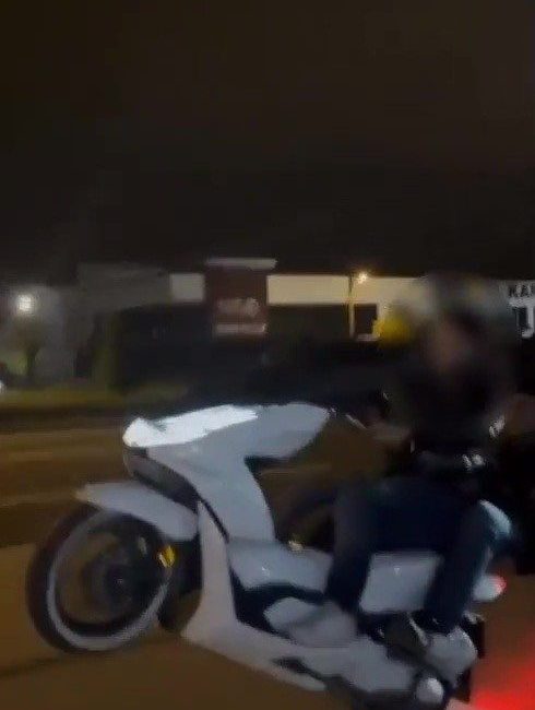 Trafikte tehlikeli hareketler pahalıya patladı DÜZCE(İHA) – Düzce’de trafikte tehlikeli hareketler yapan 2 motosiklet sürücüsü