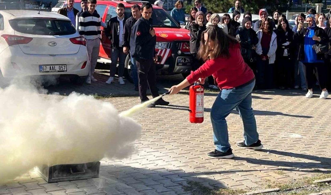 Üniversite öğrencileri yangına karşı tatbikatla bilinçlendirildi SUBÜ Ferizli MYO’da, üniversitenin İş Sağlığı ve Güvenliği Koordinatörlüğü ile