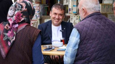 Bilecik Valisi Faik Oktay Sözer, çarşı merkezinde esnaf ve vatandaşları