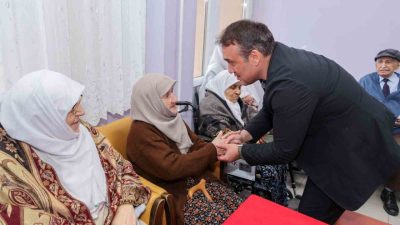 Bilecik Valisi Faik Oktay Sözer, huzurevini ziyaret ederek huzurevi sakinleriyle