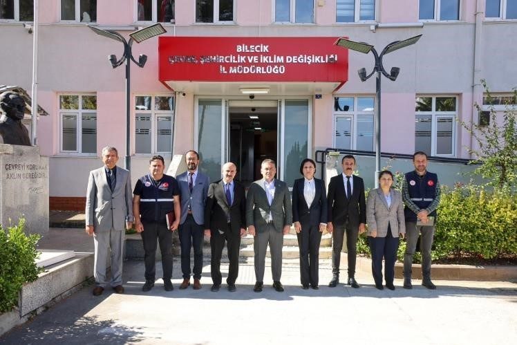 Vali Sözer’den İl Müdürlüğü’ne ziyaret Bilecik Valisi Faik Oktay Sözer, kentte yürütülen çevre ve şehircilik