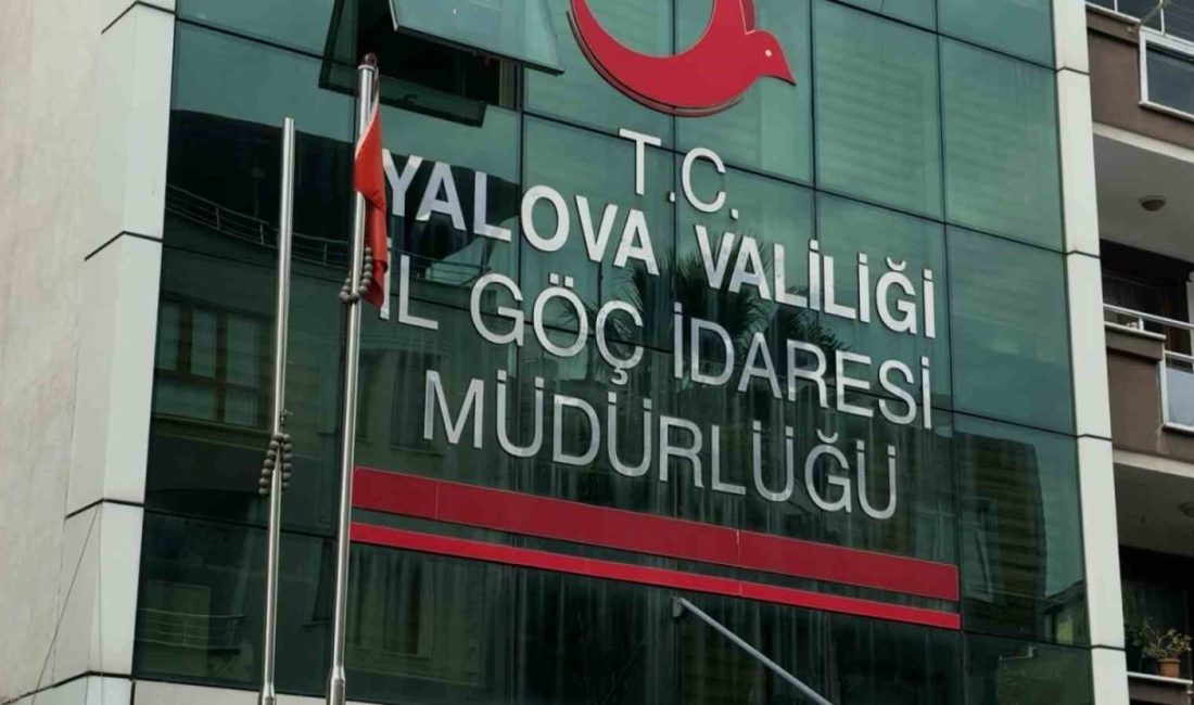 Yalova’da İl Göç İdaresi’ne operasyon: 8 gözaltı Yalova’da İl Göç İdaresi Müdürlüğü’ne yönelik operasyonda İl Müdürü Salih