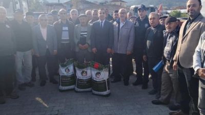 Bilecik Valisi Faik Oktay Sözer’in öncülüğünde yürütülen tohum dağıtım programı