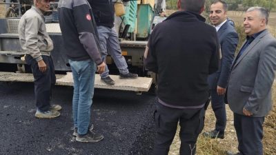 Bilecik’in Yenipazar İlçesi’nde Karahasanlar ile Yumaklı köyleri arasında yürütülen asfalt