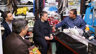 Bilecik Valisi Faik Oktay Sözer, Söğüt ilçesinde esnaf ziyareti gerçekleştirirken,