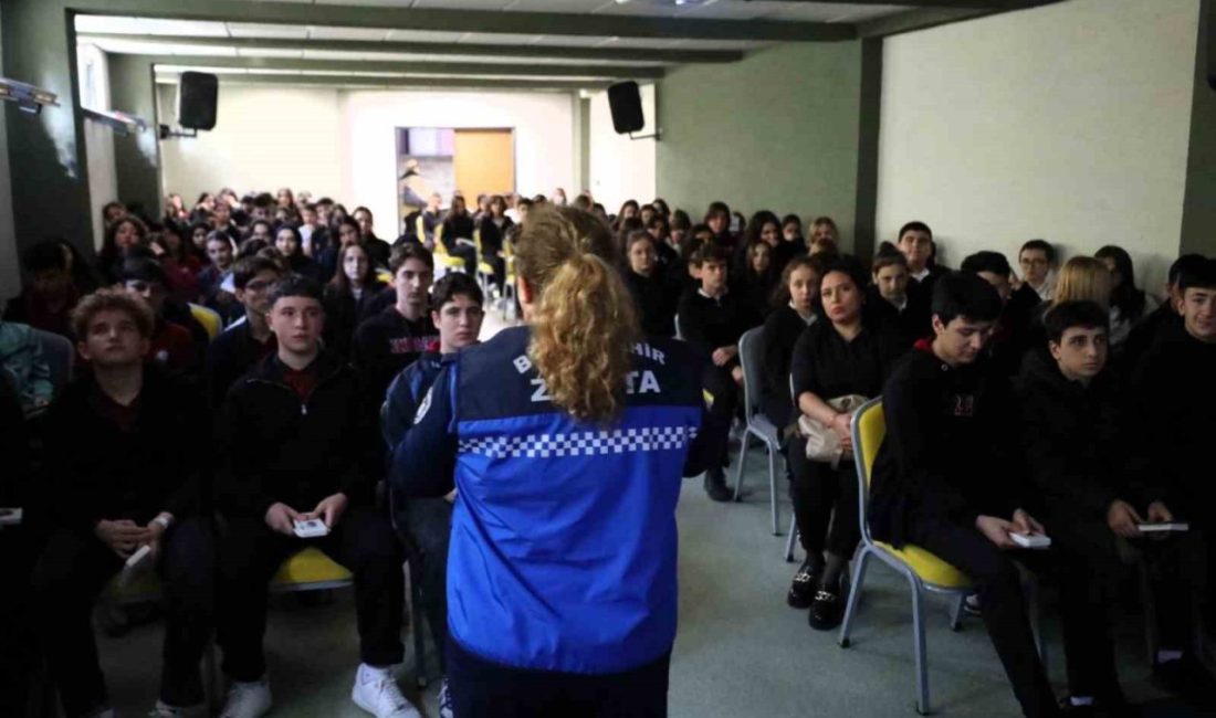 Zabıta ekipleri bu kez eğitim için sahada Kocaeli’de zabıta ekipleri tarafından lise öğrencilerine “bilinçli tüketici” eğitimi verildi.