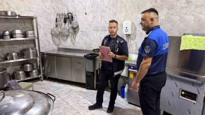 Düzce Şehirlerarası Otobüs Terminali’nde ortak denetim yapan Düzce Belediyesi Zabıta