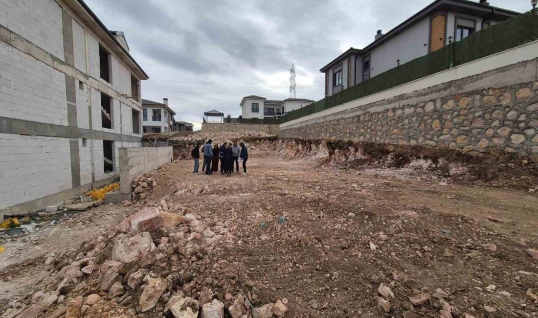 Bilecik Belediyesinden yapılan bilgilendirici açıklamada, kenttin birçok noktasında yürütülen zemin