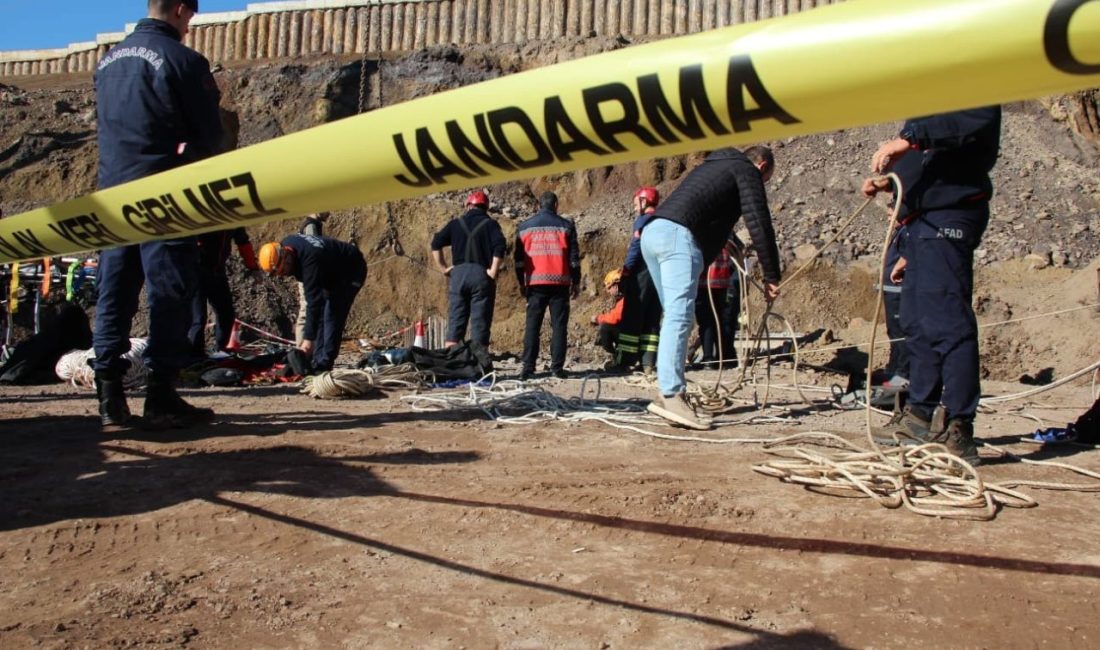 30 metrelik kuyuya düşen işçinin ölümünde yeni gelişme Sakarya’nın Akyazı ilçesinde yol yapım çalışmaları sırasında bir işçinin 30