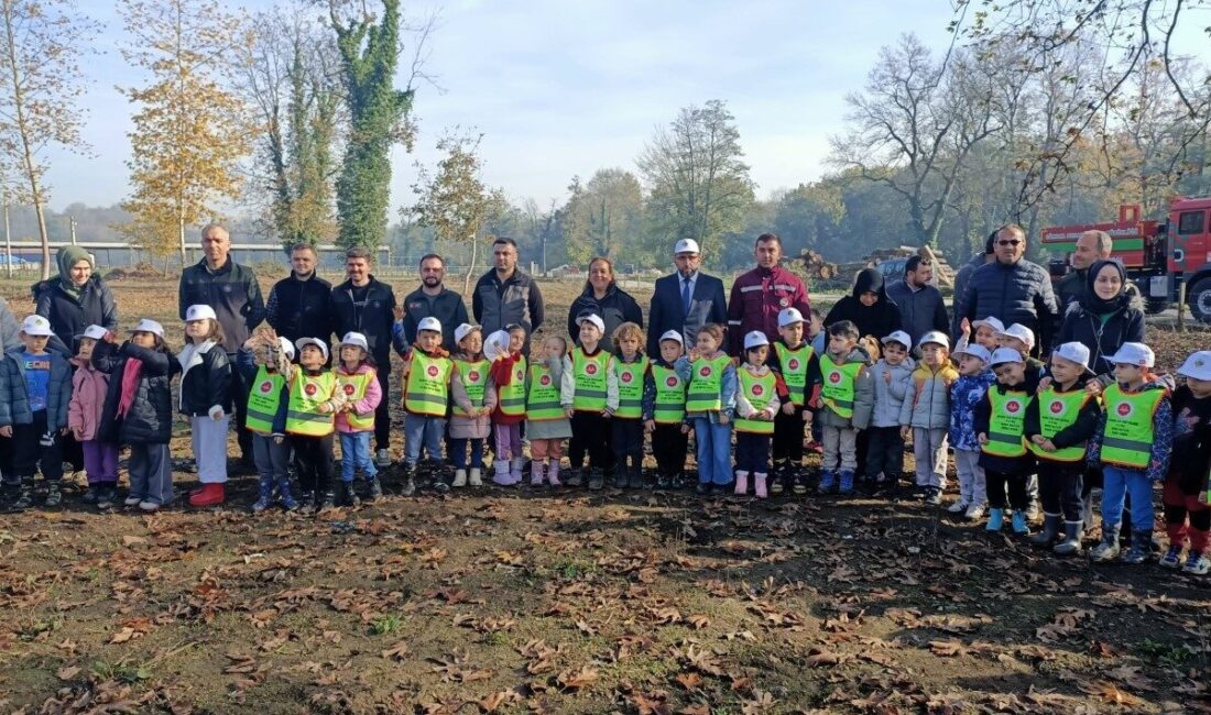 4-6 yaş Kur’an kursu öğrencileri fidan dikti 6 yaş Kur’an kursu öğrencilerine ormanların korunması ile ilgili bilgiler