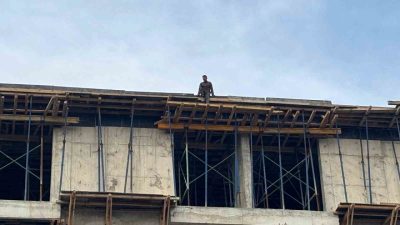 Bolu’da bir yurt inşaatında çalışan 2 işçi, 4 aydır maaşlarını