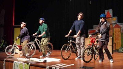 Kocaeli Büyükşehir Belediyesi, “İki Teker Bir Rüya” adlı tiyatro oyunuyla