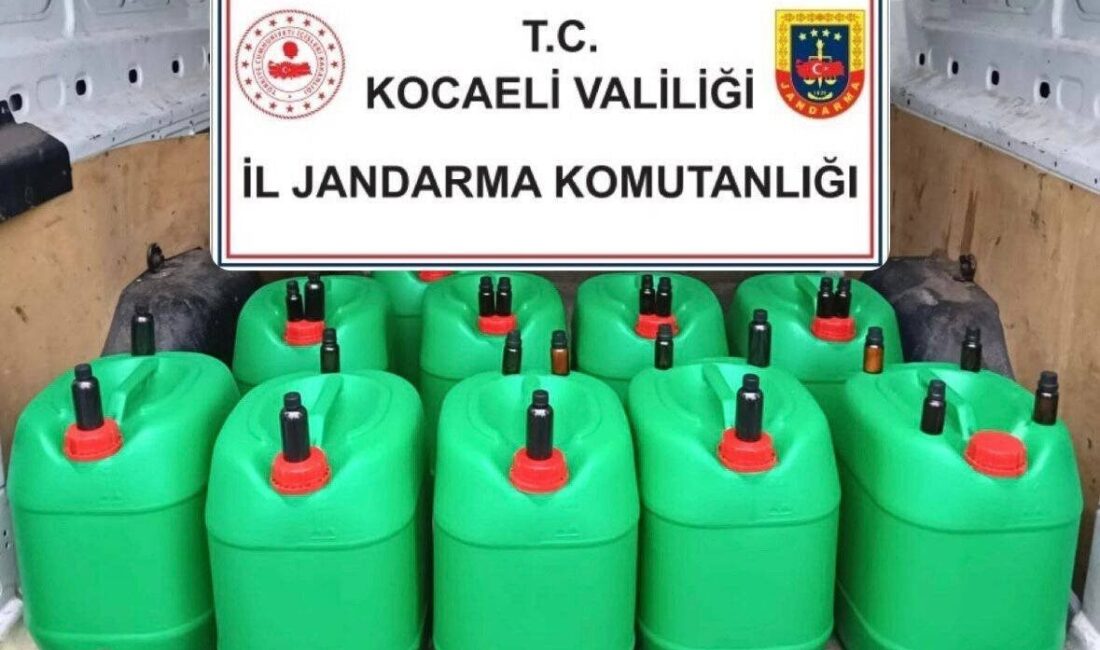 400 litre sahte alkol ele geçirildi Kocaeli’de durdurulan bir araçta yapılan aramada 400 litre sahte alkol