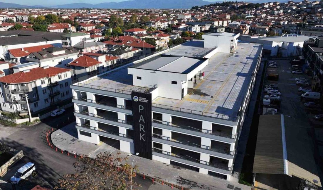 530 araçlık katlı otopark hizmete başladı Sakarya Büyükşehir Belediyesi, otopark ihtiyacının ciddi boyutlara ulaştığı SEAH, Kadın