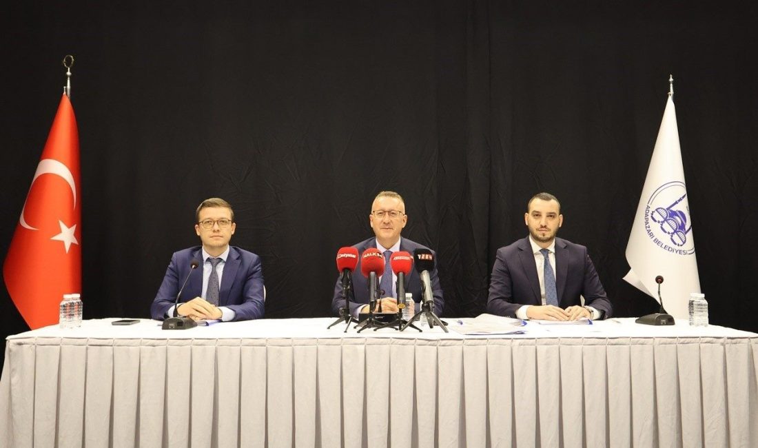 Adapazarı Belediyesi Kasım ayı meclis toplantısında konuşan Başkan Mutlu Işıksu,