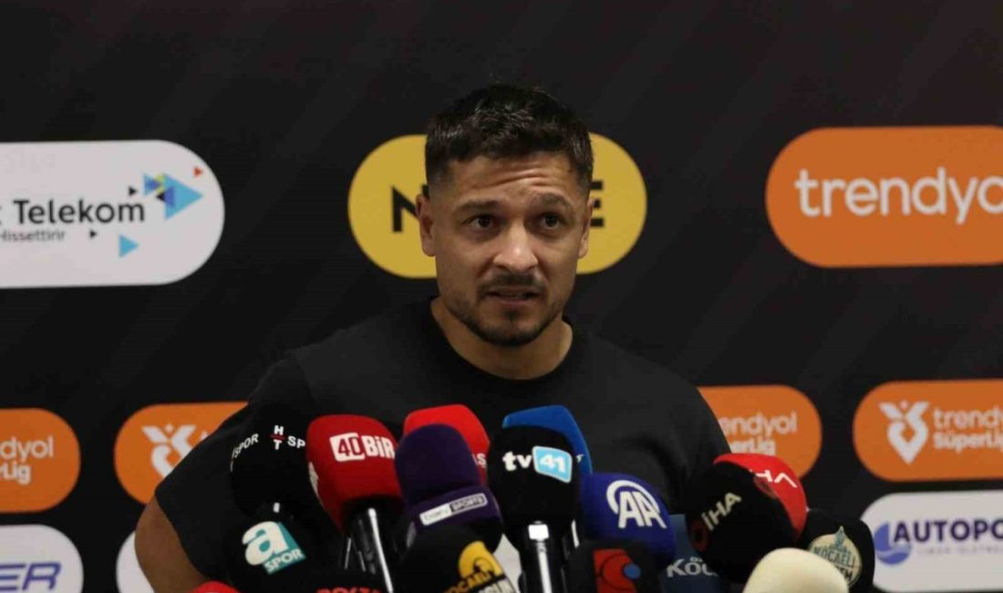 Ahmet Oğuz: “Taraftar sayesinde kazandık” Kocaelisporlu futbolcu Ahmet Oğuz, Galatasaray maçını taraftarları sayesinde kazandıklarını söyledi.