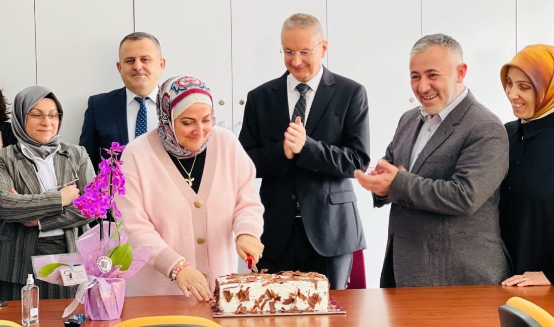 AK Parti öğretmenleri unutmadı AK Parti Bilecik İl Başkanı Serkan Yıldırım, Öğretmenler Günü dolayısıyla