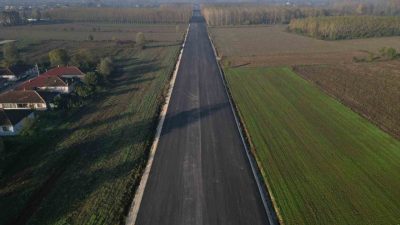 Akyazı’nın yeni ilçe girişi olacak olan Yahyalı Bağlantı Yolu’nda asfalt