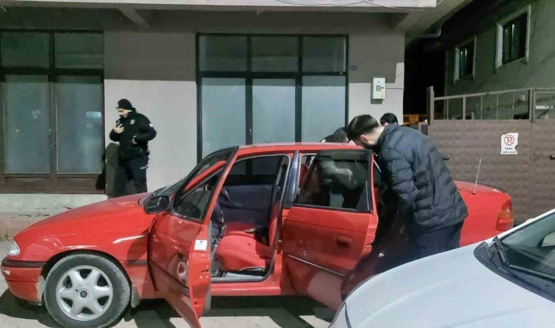 Sakarya’nın Akyazı ilçesinde gerçekleştirilen trafik uygulamasında, polis noktasını fark eden